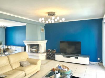 Peinture bleue salle salon 